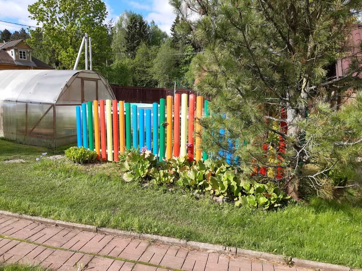 забор из разноцветного штакетника односторонний фото1 в Ульяновске
