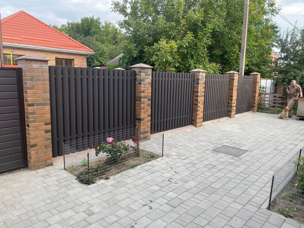Забор из штакетника полукруглого 22м RAL8019 Темный Шоколад МАТТЕ фото 3 в Ульяновске