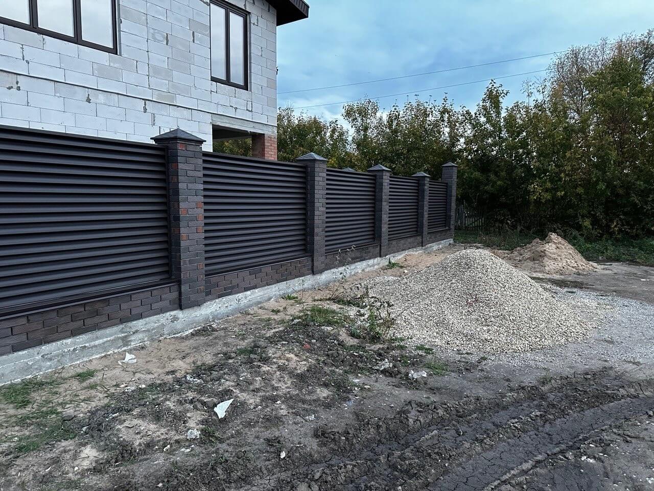 Забор из ламелей Еврожалюзи 38м RAL8019/8019 Темный Шоколад двусторонний MATTE фото 4 в Ульяновске