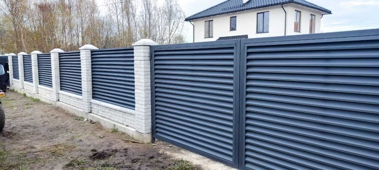 Забор-жалюзи из ламелей ЭКО-Z 32м RAL7024 Серый Графит МАТТЕ фото 5 в Ульяновске