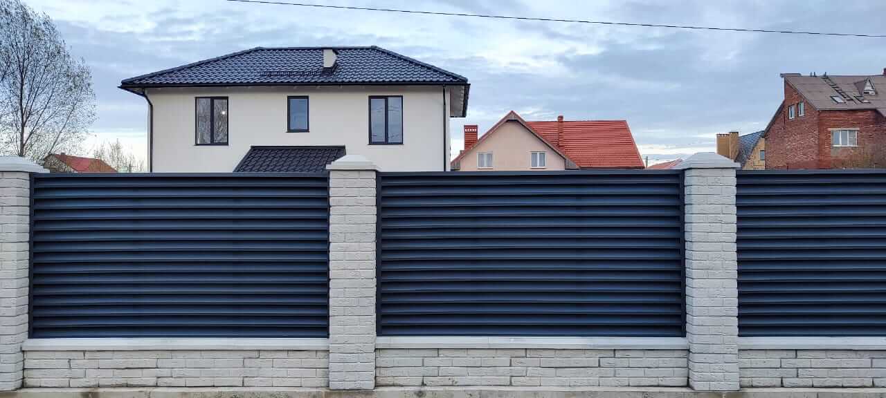 Забор-жалюзи из ламелей ЭКО-Z 32м RAL7024 Серый Графит МАТТЕ в Ульяновске