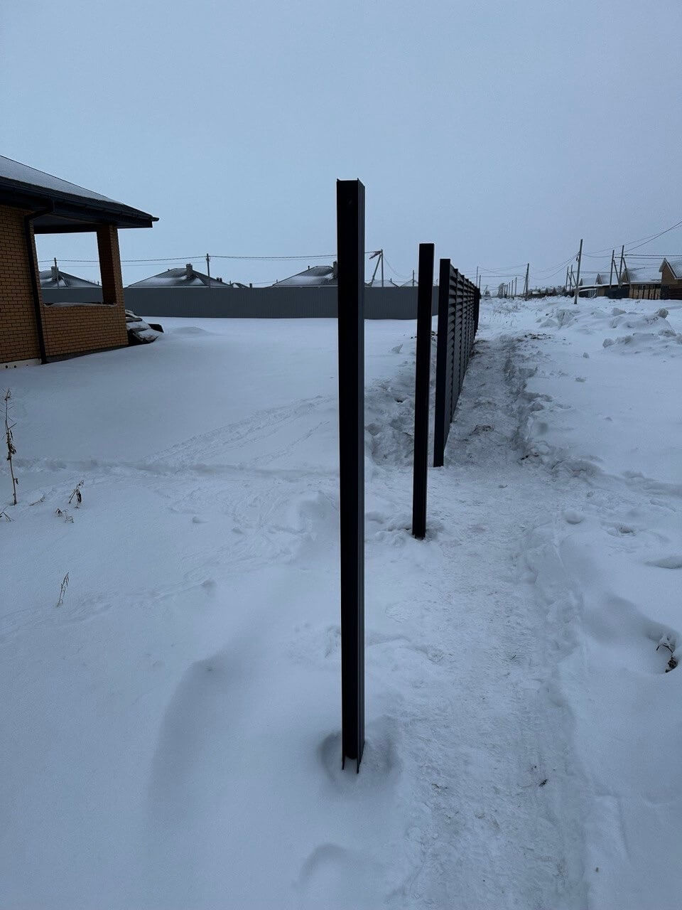 Забор-жалюзи из ламелей еврожалюзи 57м RAL7024 Серый Графит МАТТЕ фото 5 в Ульяновске