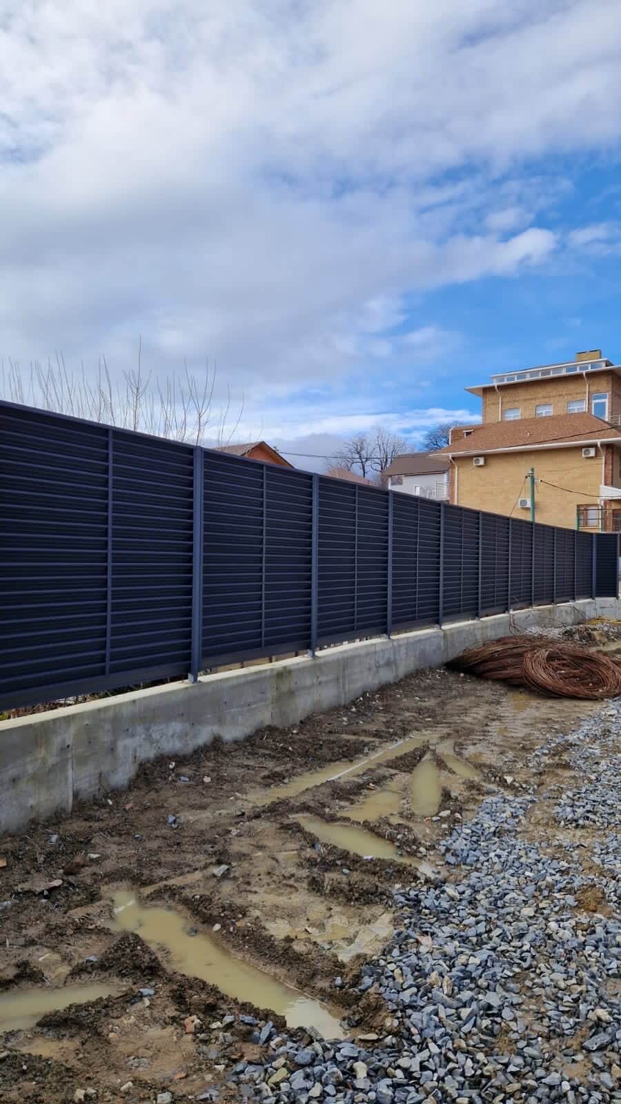 Забор-жалюзи из ламелей ЭКО-Z усиленных 87м RAL7024 Серый Графит матовый фото 6 в Ульяновске