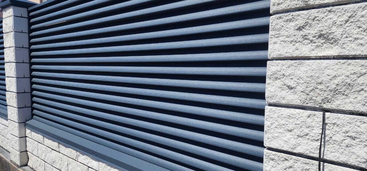 Забор из ламелей Еврожалюзи 32м RAL7024/7024 Серый Графит двусторонний МАТТЕ фото 1 в Ульяновске