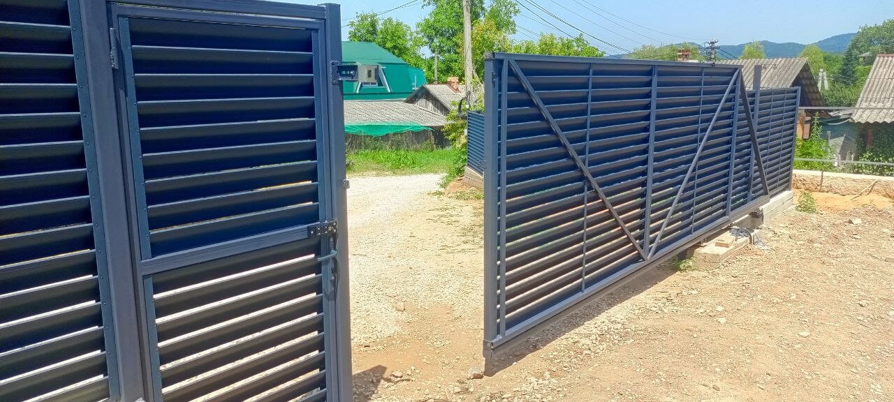 Забор-жалюзи из ламелей Еврожалюзи 53м RAL7024 Серый Графит МАТТЕ фото 16 в Ульяновске