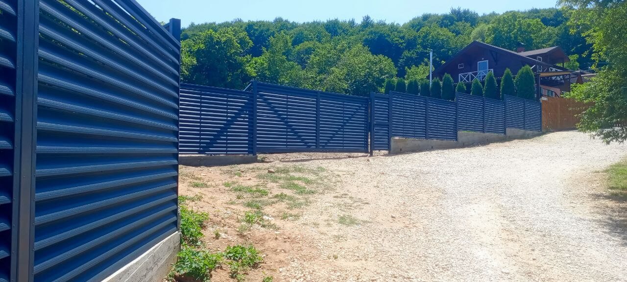 Забор-жалюзи из ламелей Еврожалюзи 53м RAL7024 Серый Графит МАТТЕ фото 8 в Ульяновске