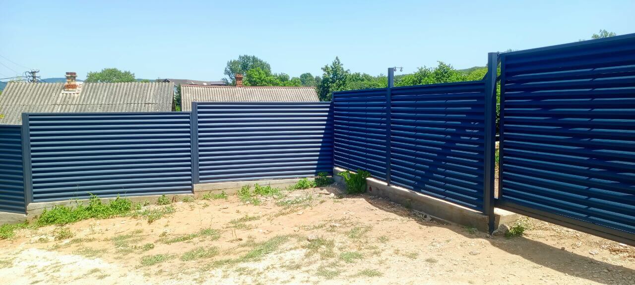 Забор-жалюзи из ламелей Еврожалюзи 53м RAL7024 Серый Графит МАТТЕ фото 4 в Ульяновске