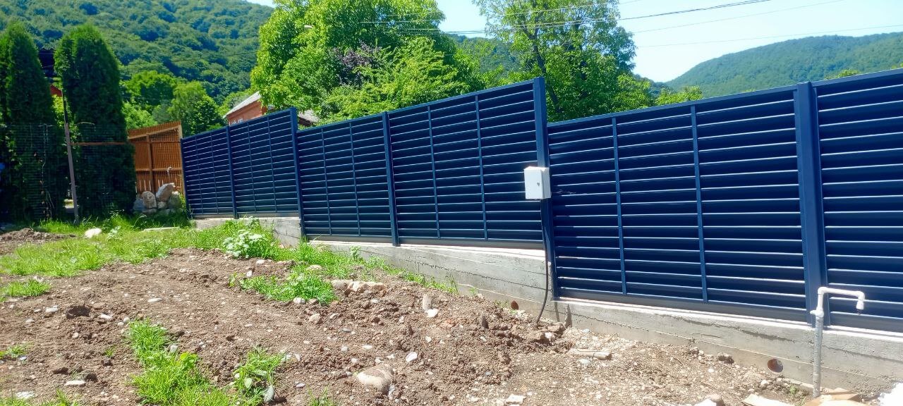 Забор-жалюзи из ламелей Еврожалюзи 53м RAL7024 Серый Графит МАТТЕ фото 3 в Ульяновске
