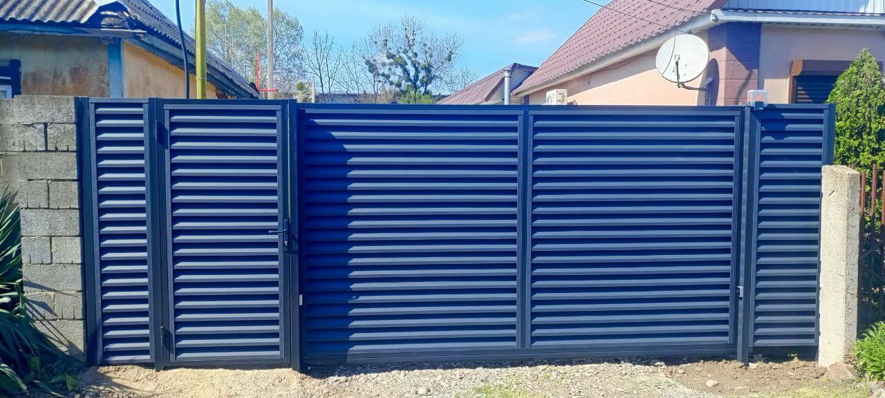 Забор-жалюзи из ламелей Еврожалюзи 53м RAL7024 Серый Графит МАТТЕ фото 1 в Ульяновске