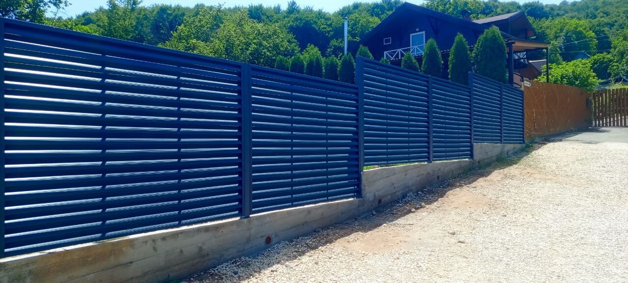 Забор-жалюзи из ламелей Еврожалюзи 53м RAL7024 Серый Графит МАТТЕ фото 12 в Ульяновске