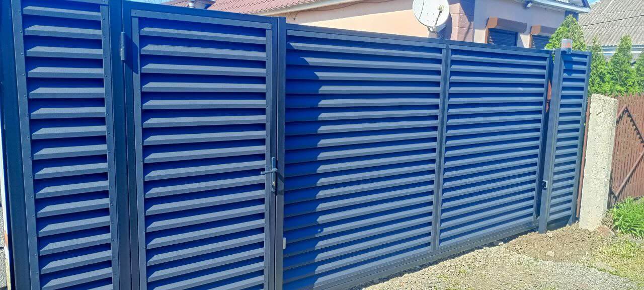 Забор-жалюзи из ламелей Еврожалюзи 53м RAL7024 Серый Графит МАТТЕ фото 10 в Ульяновске