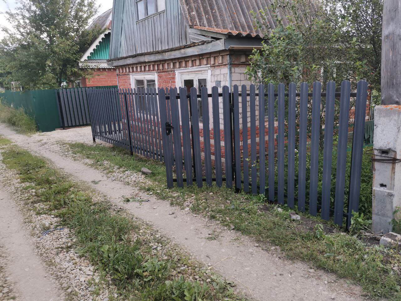 Забор из евроштакетника 7м RAL7024/7024 Серый Графит двусторонний фото 3 в Ульяновске