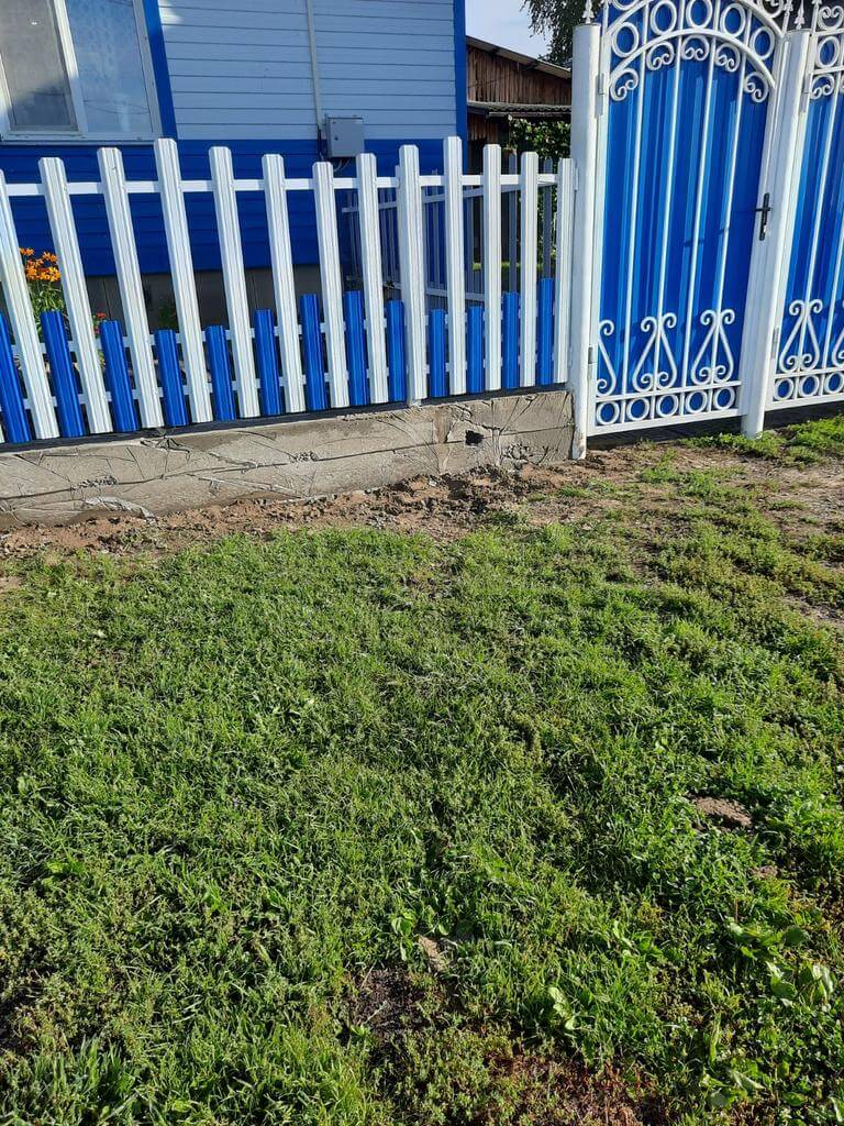 Забор из евроштакетника 14м RAL9003 Белый, RAL5005 Синий Сигнал фото 2 в Ульяновске