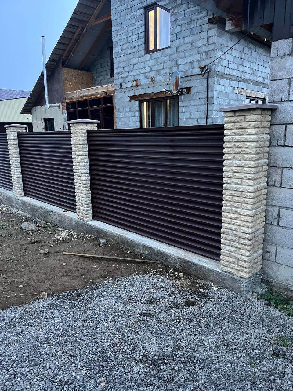 Забор-жалюзи из ламелей ЭКО-Z 18м RAL8017/8017 Шоколад двусторонний фото 2 в Ульяновске