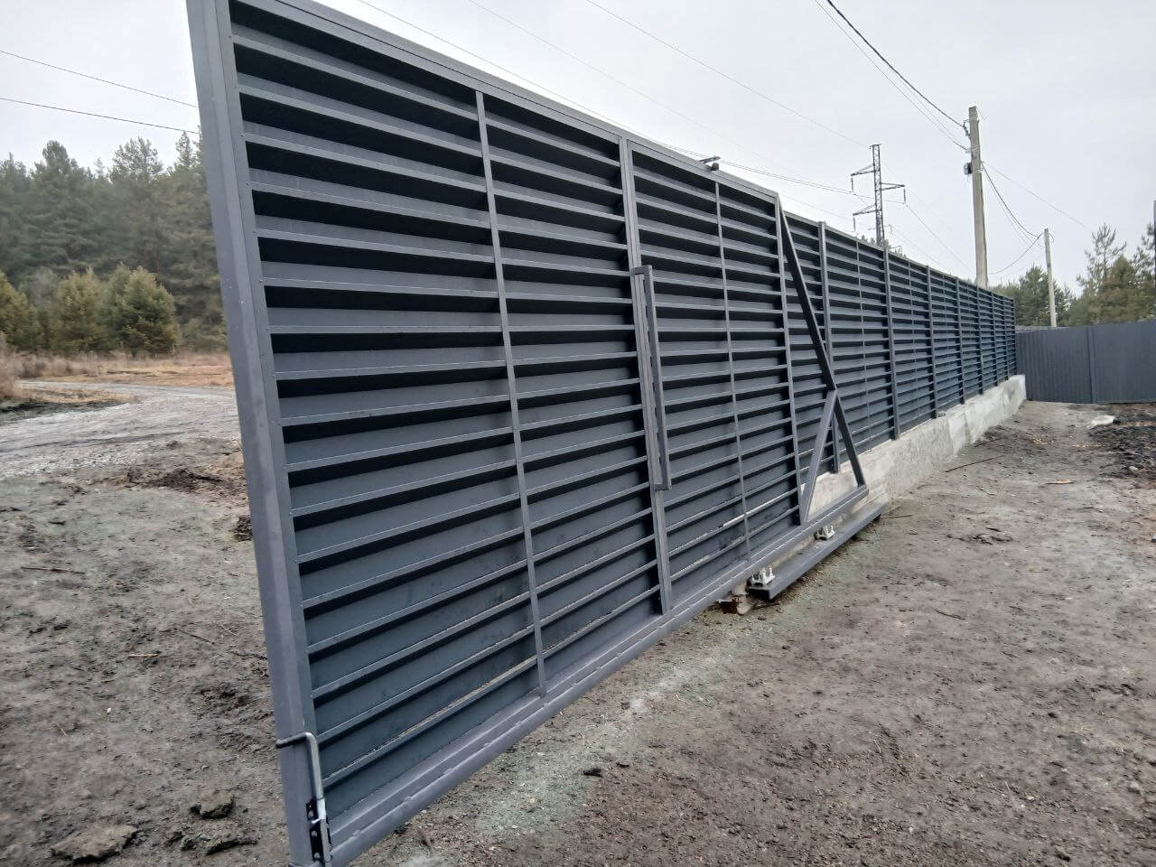 Забор-жалюзи из ламелей Хай-Тек 37м RAL7024/7024 Серый Графит двусторонний МАТТЕ фото 7 в Ульяновске