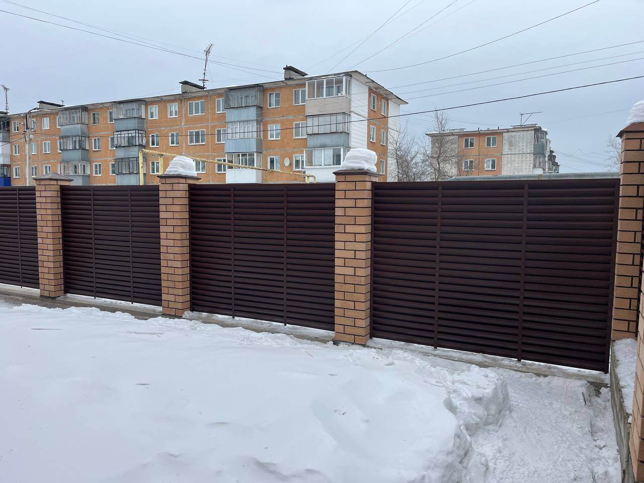 Забор-жалюзи из ламелей ЭКО-Z 87м RAL8017/8017 Шоколад двусторонний МАТТЕ фото 17 в Ульяновске