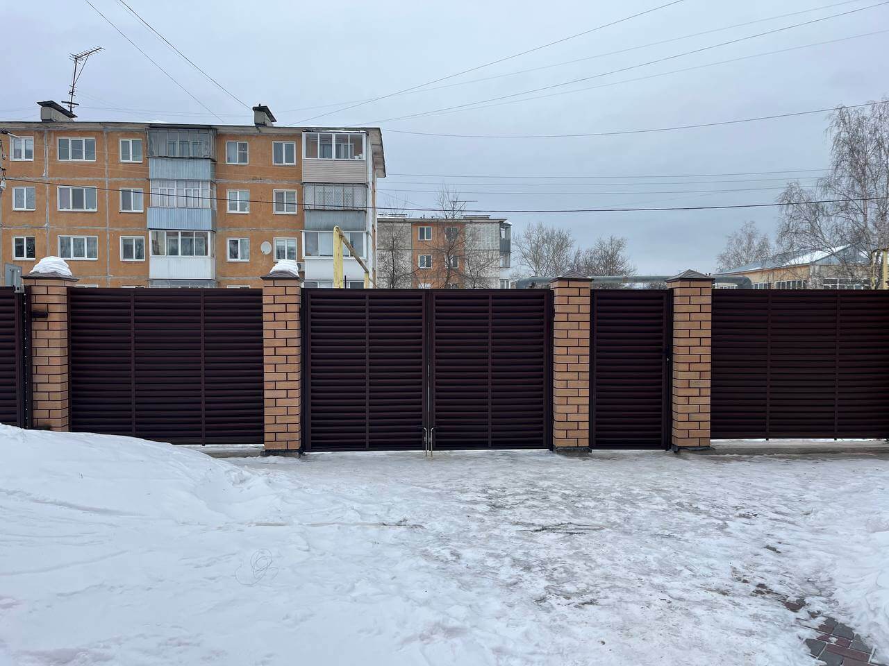 Забор-жалюзи из ламелей ЭКО-Z 87м RAL8017/8017 Шоколад двусторонний МАТТЕ фото 1 в Ульяновске
