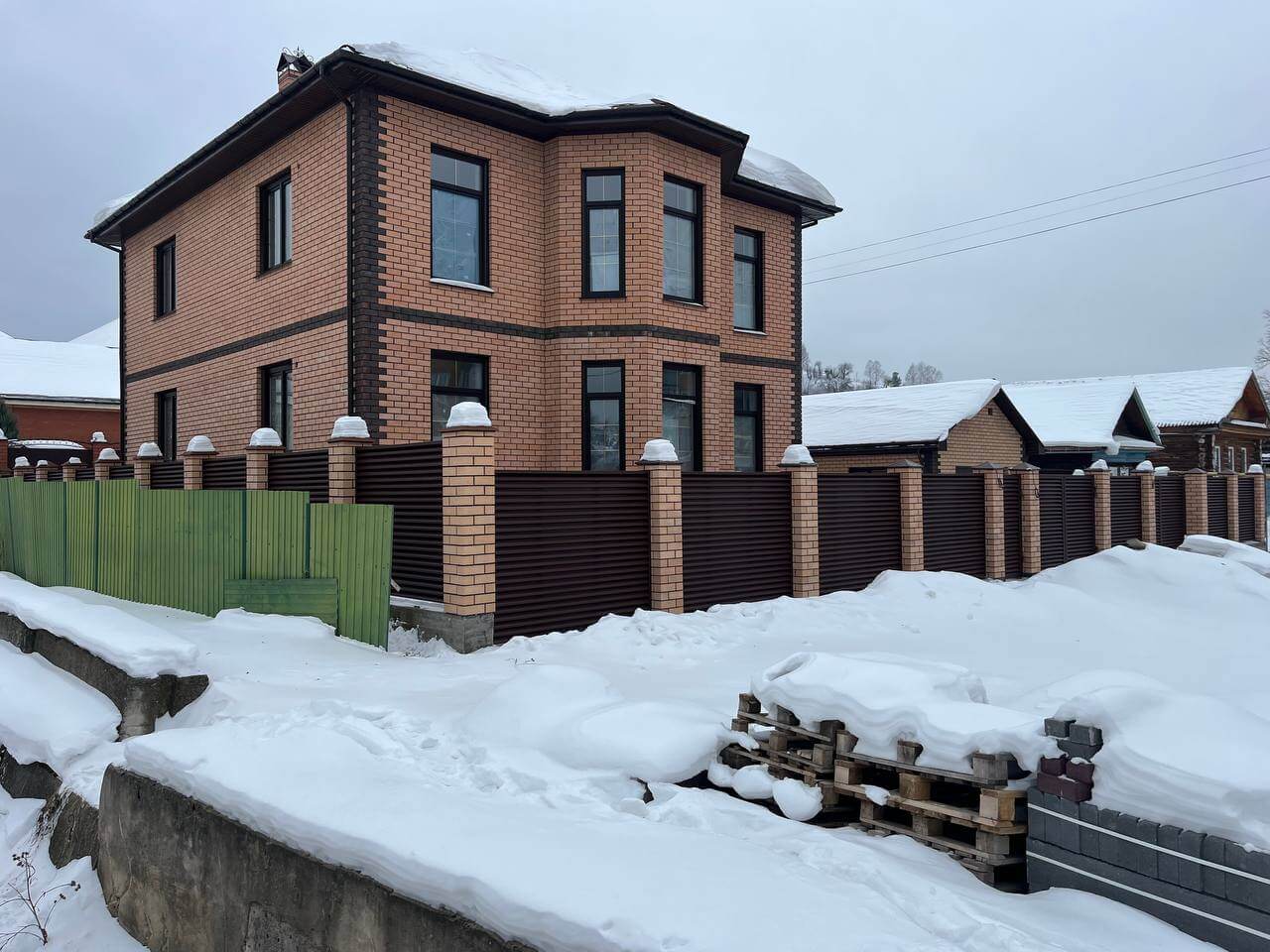 Забор-жалюзи из ламелей ЭКО-Z 87м RAL8017/8017 Шоколад двусторонний МАТТЕ фото 12 в Ульяновске