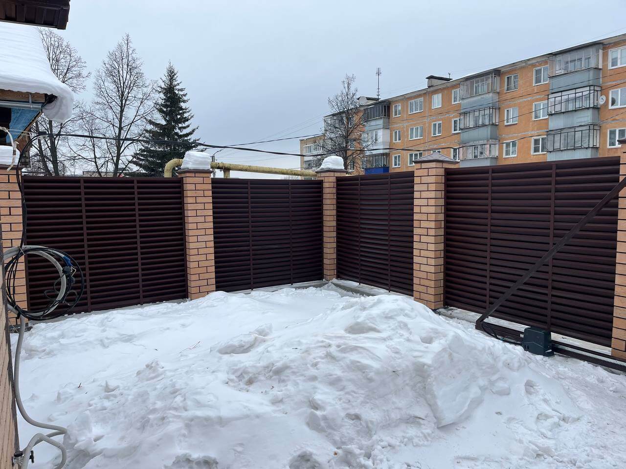 Забор-жалюзи из ламелей ЭКО-Z 87м RAL8017/8017 Шоколад двусторонний МАТТЕ фото 11 в Ульяновске