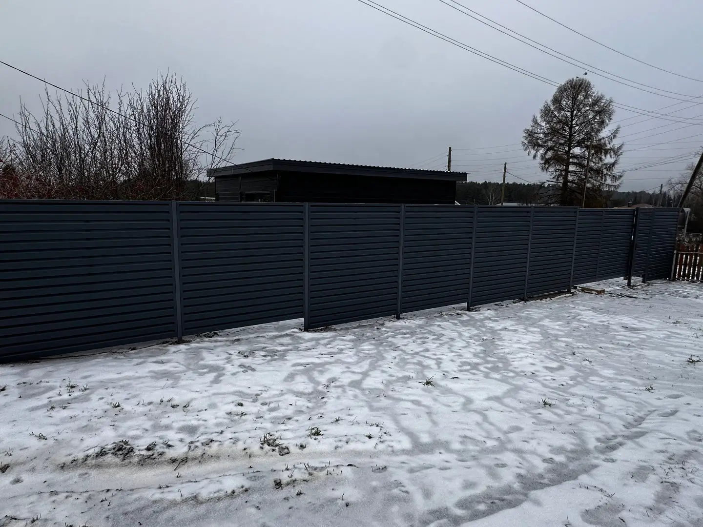Забор-жалюзи из ламелей Хай-Тек 20м RAL7024/7024 Серый Графит двусторонний МАТТЕ фото 3 в Ульяновске
