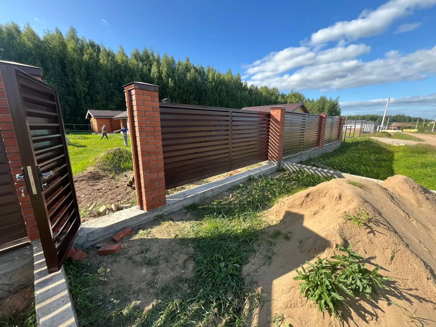 Забор-жалюзи из ламелей Хай-Тек 26м RAL8017/8017 Шоколад двусторонний фото 5 в Ульяновске