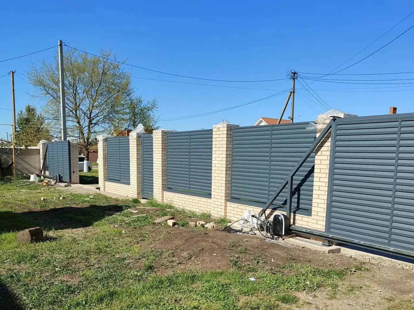 Забор-жалюзи из ламелей Реснички 16м RAL7024 Серый Графит Стальной Бархат фото 1 в Ульяновске